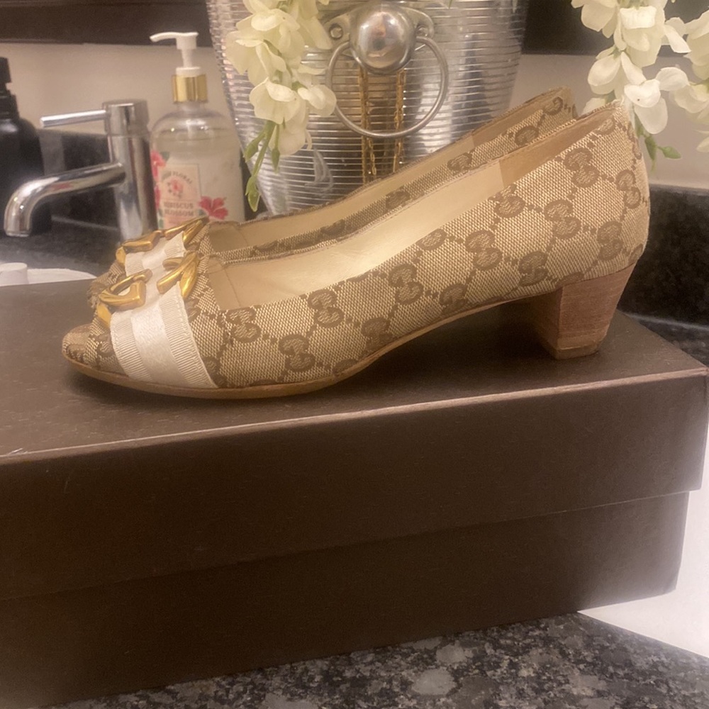 Gucci Authentic! Real Real Real At A Steal ! - image 4